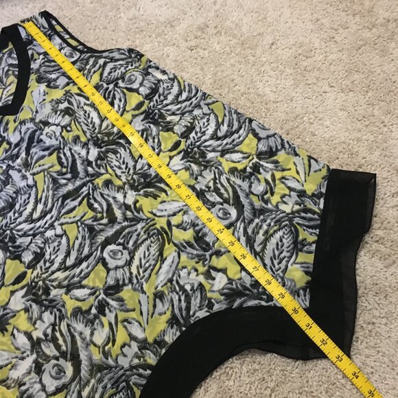 Flowy Floral Yellow, Black and White Handkerchief Hem V-Neck Top - Picture 15 of 15